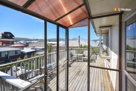 Photo of property in 90 Melbourne Street, South Dunedin, Dunedin, 9012
