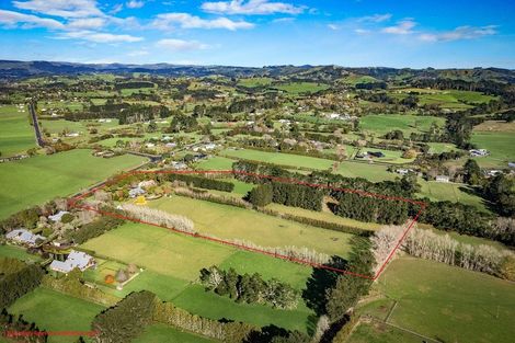 Photo of property in 660 Waitakere Road, Kumeu, 0891