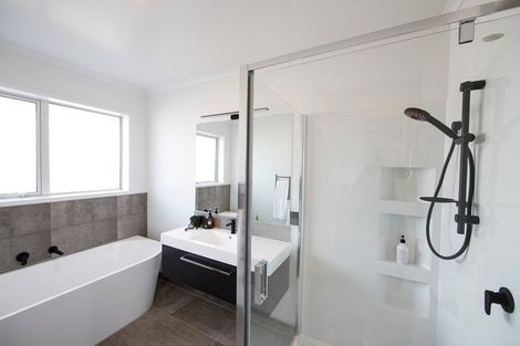 Photo of property in 1 Tremaine Avenue, Two Mile Bay, Taupo, 3330