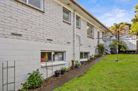 Photo of property in 3a Leo Place, Kawaha Point, Rotorua, 3010