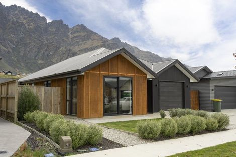 Photo of property in 9 Fallow Street, Jacks Point, 9371