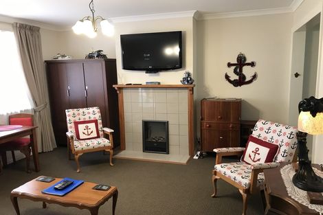 Photo of property in 11-19 Wellington Street, Picton, 7220