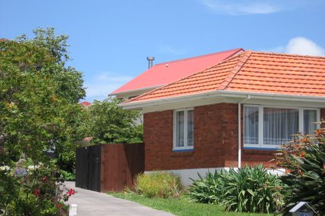 Photo of property in 8 Seaside Avenue, Waterview, Auckland, 1026