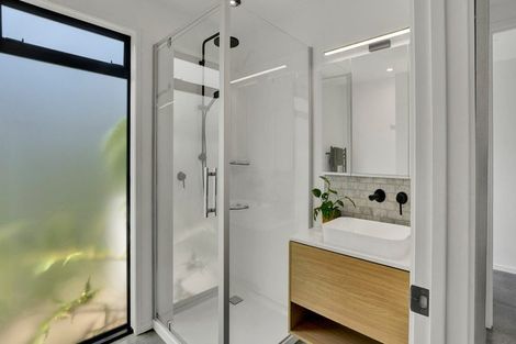 Photo of property in 68 Parrs Road, Hurworth, New Plymouth, 4371