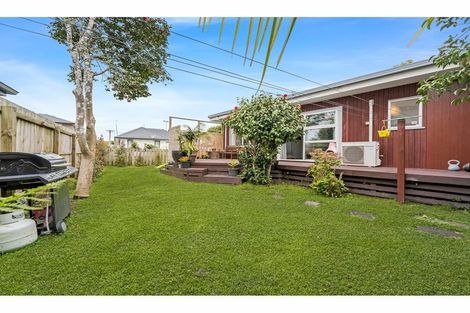 Photo of property in 1/1 Golf Road, New Lynn, Auckland, 0600