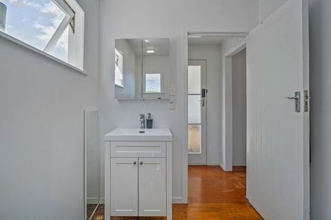 Photo of property in 4 Ocean Beach Road, Tairua, 3508