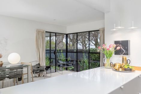 Photo of property in 155 Fendalton Road, Fendalton, Christchurch, 8041