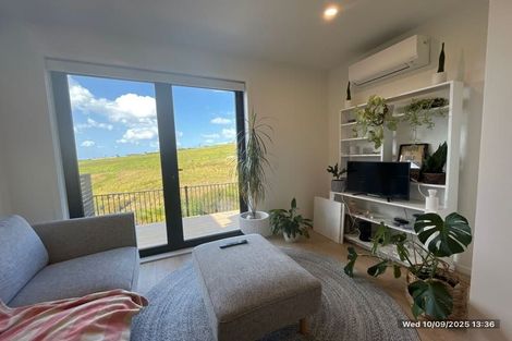 Photo of property in 8/23 Makomako Drive, Orewa, 0931