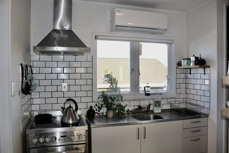 Photo of property in 2/27 Nikau Street, New Lynn, Auckland, 0600