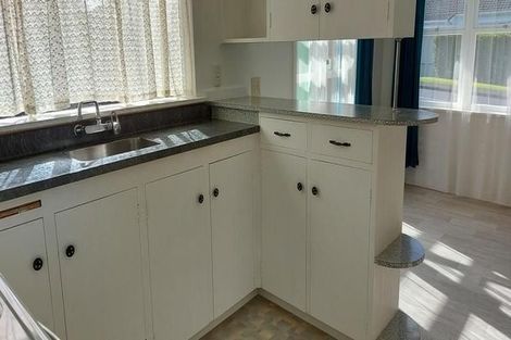 Photo of property in 72 Tiroroa Avenue, Te Atatu South, Auckland, 0610