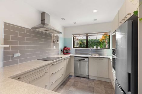 Photo of property in 10 Revell Court, Pukekohe, 2120