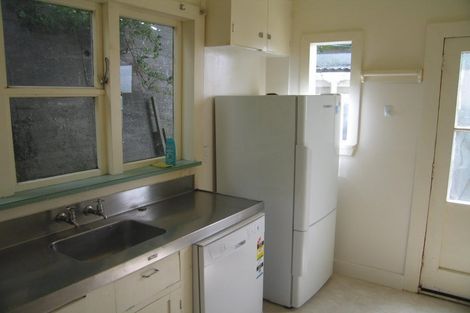 Photo of property in 90 Kelburn Parade, Kelburn, Wellington, 6012