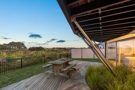 Photo of property in 4 Lagoon Way, Omaha, 0986