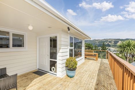 Photo of property in 8 Ash Grove, Ranui, Porirua, 5024