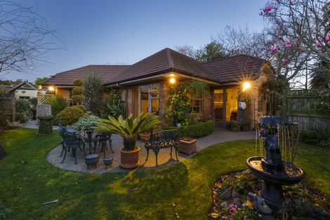 Photo of property in 1 The Oaks, Awapuni, Palmerston North, 4412
