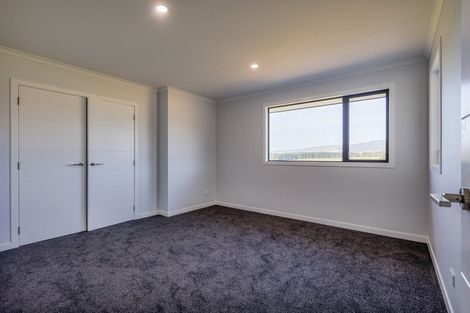 Photo of property in 19 Corsica Court, Fitzherbert, Palmerston North, 4410