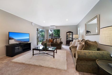 Photo of property in 50 Settlers Grove, Orewa, 0931