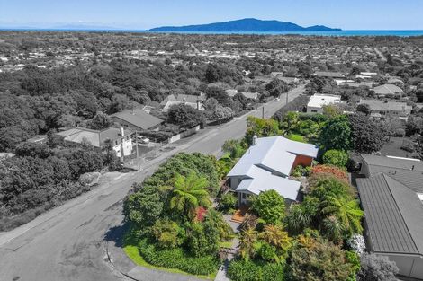 Photo of property in 2 Tui Crescent, Waikanae, 5036