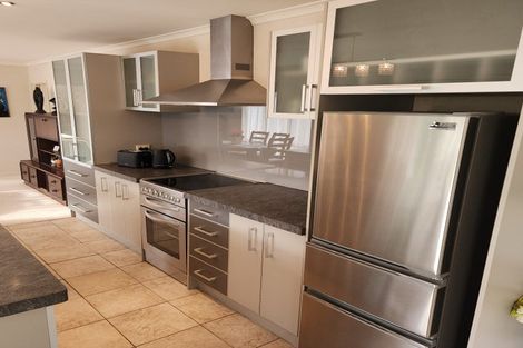 Photo of property in 37 Bradnor Meadows Drive, Swanson, Auckland, 0612