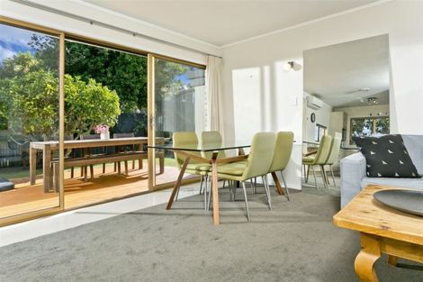 Photo of property in 2/31 Park Hill Road, Birkenhead, Auckland, 0626
