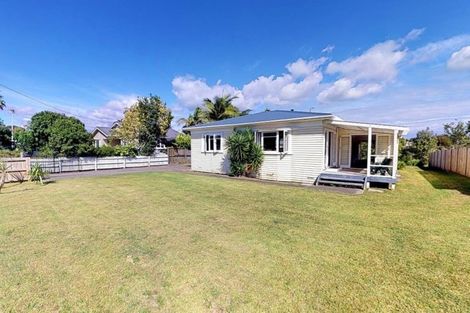 Photo of property in 20 Racecourse Road, Waiuku, 2123