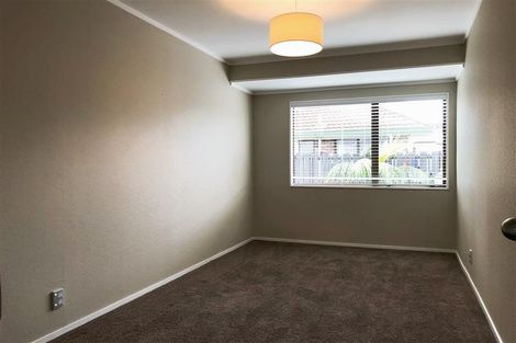 Photo of property in 22 Sturges Road, Henderson, Auckland, 0612