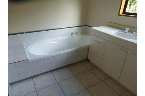 Photo of property in 91 Avonhead Road, Avonhead, Christchurch, 8042