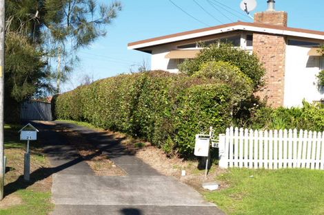Photo of property in 19 Litten Road, Cockle Bay, Auckland, 2014