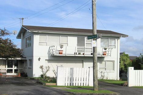 Photo of property in 48 Bradbury Road, Botany Downs, Auckland, 2010