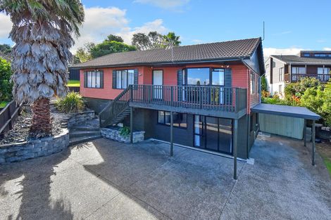 Photo of property in 21 Orinda Close, Botany Downs, Auckland, 2010