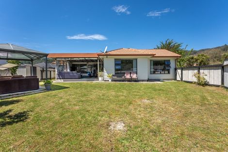 Photo of property in 6 Poppy Watts Grove, Stokes Valley, Lower Hutt, 5019