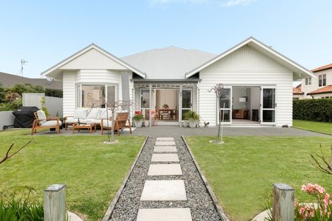 Photo of property in 18 Sovereign Drive, Papamoa Beach, Papamoa, 3118