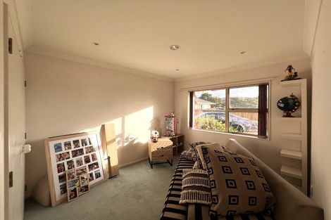 Photo of property in 10 Balmerino Grove, Waikanae, 5036