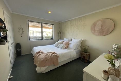 Photo of property in 102 Armoy Drive, East Tamaki, Auckland, 2016
