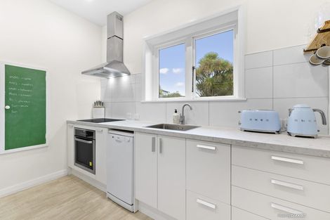 Photo of property in 24 Rangoon Street, Khandallah, Wellington, 6035