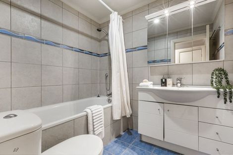 Photo of property in 25 Wicklam Lane, Greenhithe, Auckland, 0632