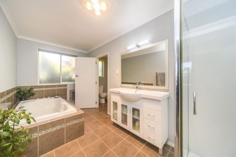 Photo of property in 21 Mokau Place, Terrace End, Palmerston North, 4410