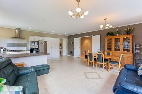 Photo of property in 17 Edgewater Street, Waikanae, 5036