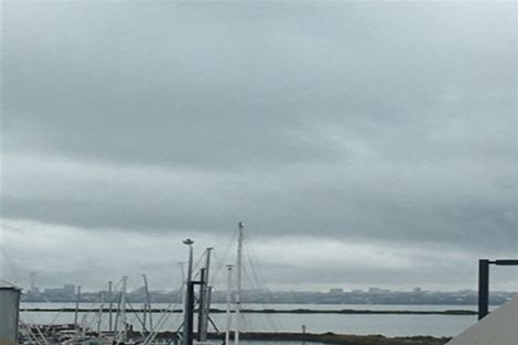 Photo of property in 11d Clearwater Cove, West Harbour, Auckland, 0618