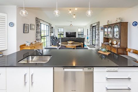 Photo of property in 8 Lithgow Drive, Otamatea, Whanganui, 4500