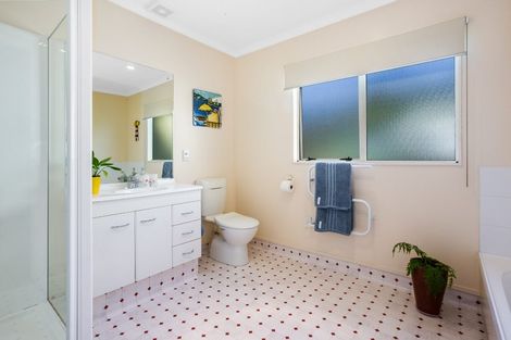 Photo of property in 112 Eskdale Road, Papakowhai, Porirua, 5024