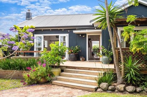 Photo of property in 1/92 Eversleigh Road, Belmont, Auckland, 0622