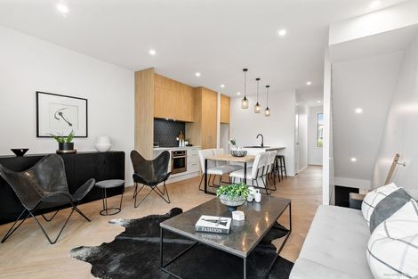 Photo of property in 35 Lewis Road, Pakuranga, Auckland, 2010