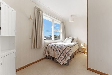 Photo of property in 5 Price Street, Westown, New Plymouth, 4310