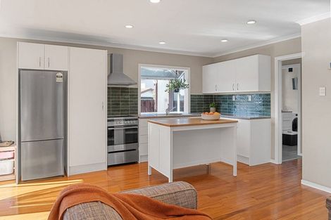 Photo of property in 169 Welcome Bay Road, Welcome Bay, Tauranga, 3112