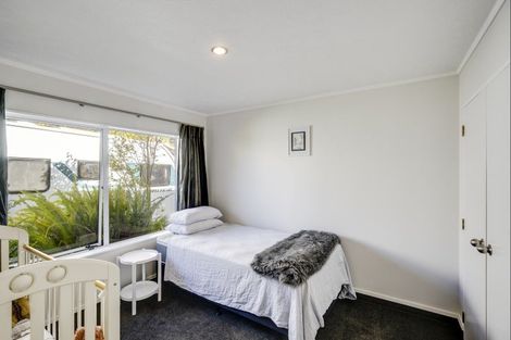 Photo of property in 8 Lennon Grove, Havelock North, 4130