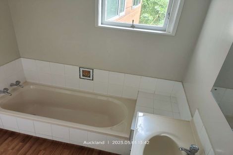 Photo of property in 30a Kiteroa Terrace, Rothesay Bay, Auckland, 0630