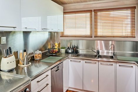 Photo of property in 215 Manly Street, Paraparaumu Beach, Paraparaumu, 5032