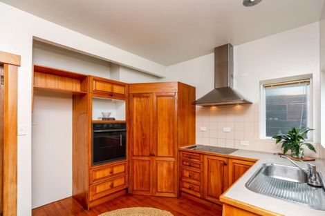 Photo of property in 42 Carrington Street, Lower Vogeltown, New Plymouth, 4310