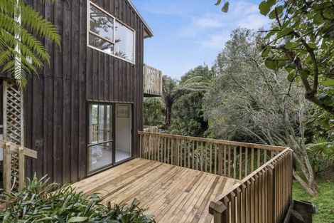 Photo of property in 1/807 East Coast Road, Northcross, Auckland, 0630